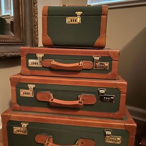 Decorative/storage luggage set vintage
